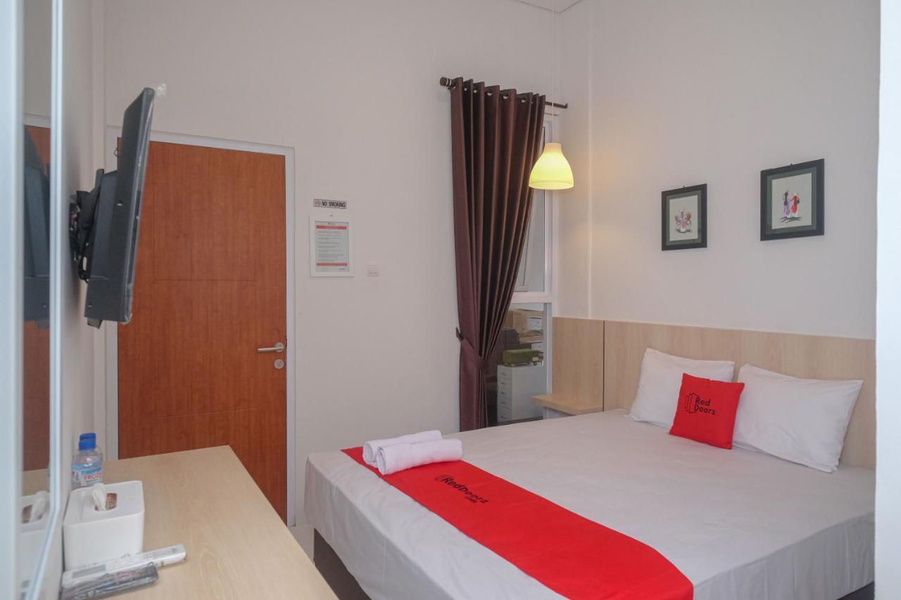 Reddoorz Syariah @ Tlogosari Semarang Hotel Alastuwo Exterior foto
